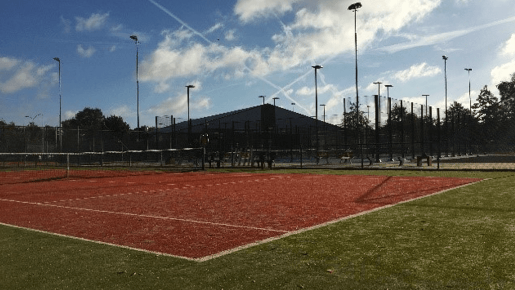 REALISATIE 2 PADELBANEN 1 TENNISBAAN IN OPDRACHT VAN TC DAALMEER ALKMAAR