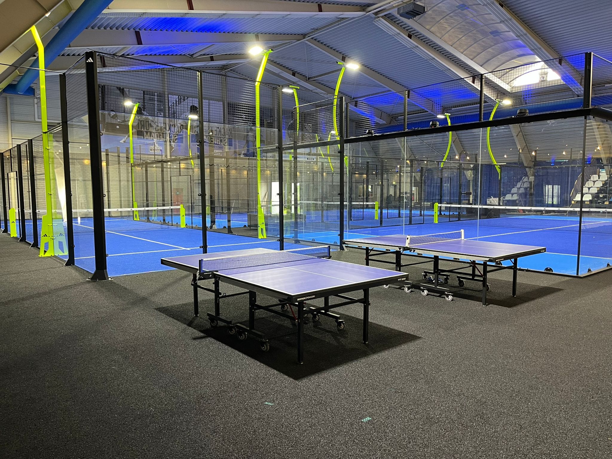 Single padel court 1 Single padel court in Schiedam