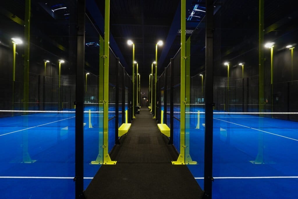 Allesvoorpadel viert twee grote mijlpalen: 400 padelbanen gebouwd! 4 Indoor padelbanen