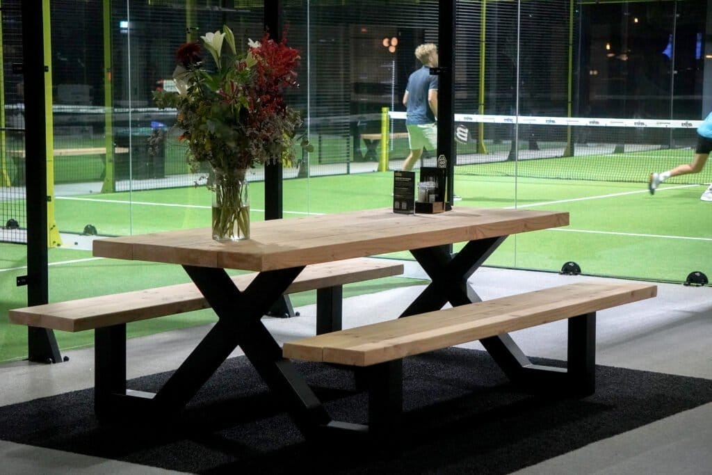 Meubiliar 6 Picknicktafel binnen