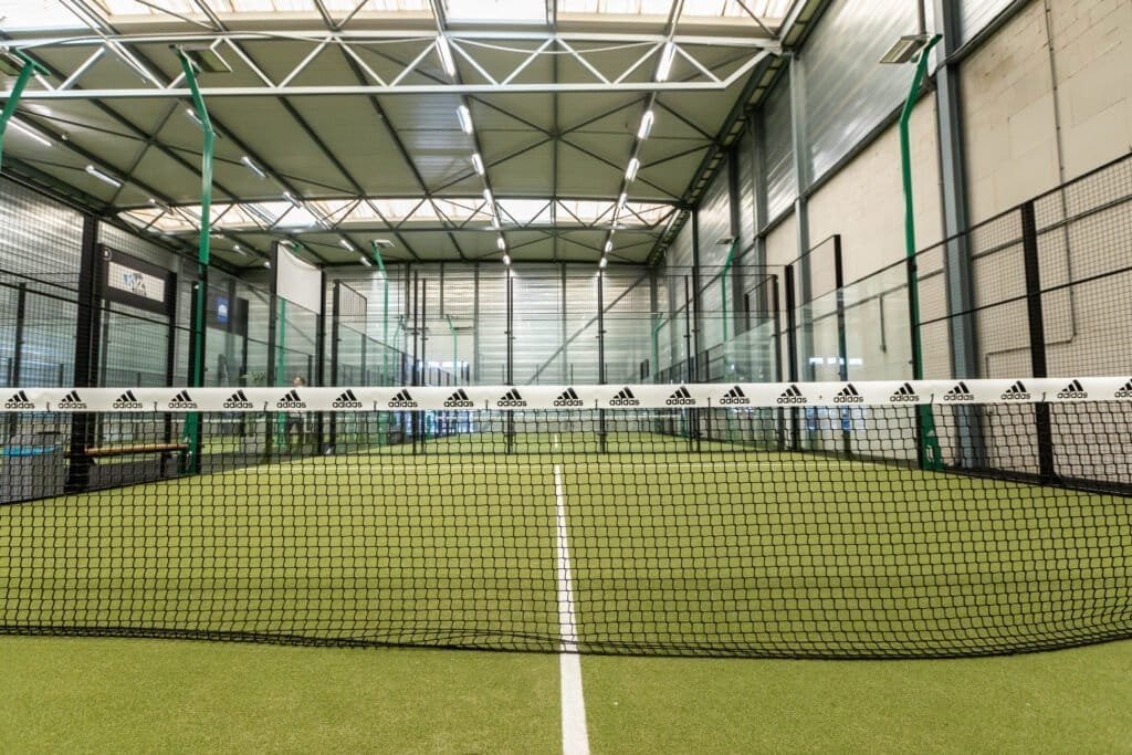 Padelbaan hoogte-eisen