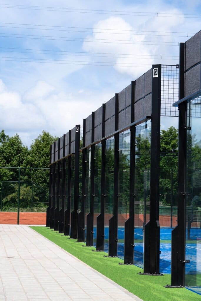 Geluidsoverlast padelbanen 2 Caldifoam in de padelbaan
