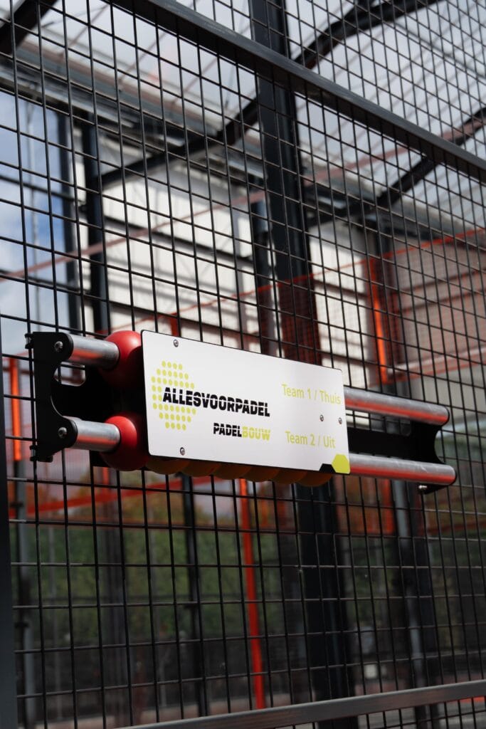 Finishing padel courts 2 Scoreboard Allesvoorpadel