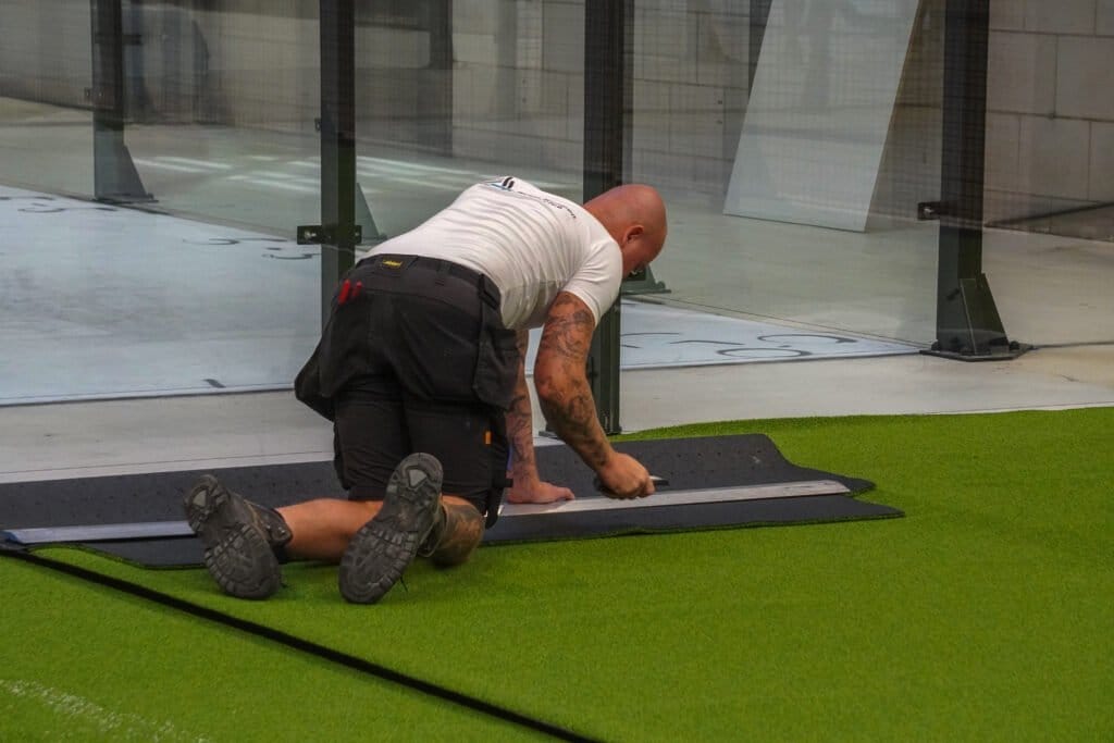 Renovations padel courts 3 Replacing padel artificial grass