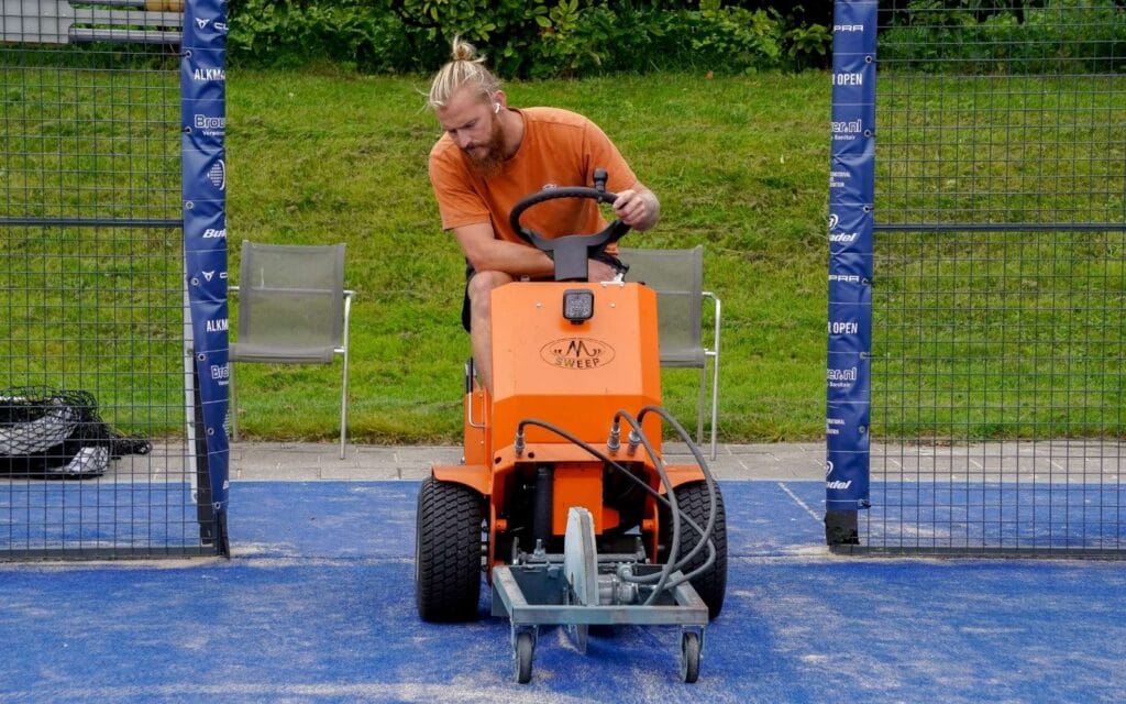 Padelbaan slijtage 1 Kunstgrasvervangen