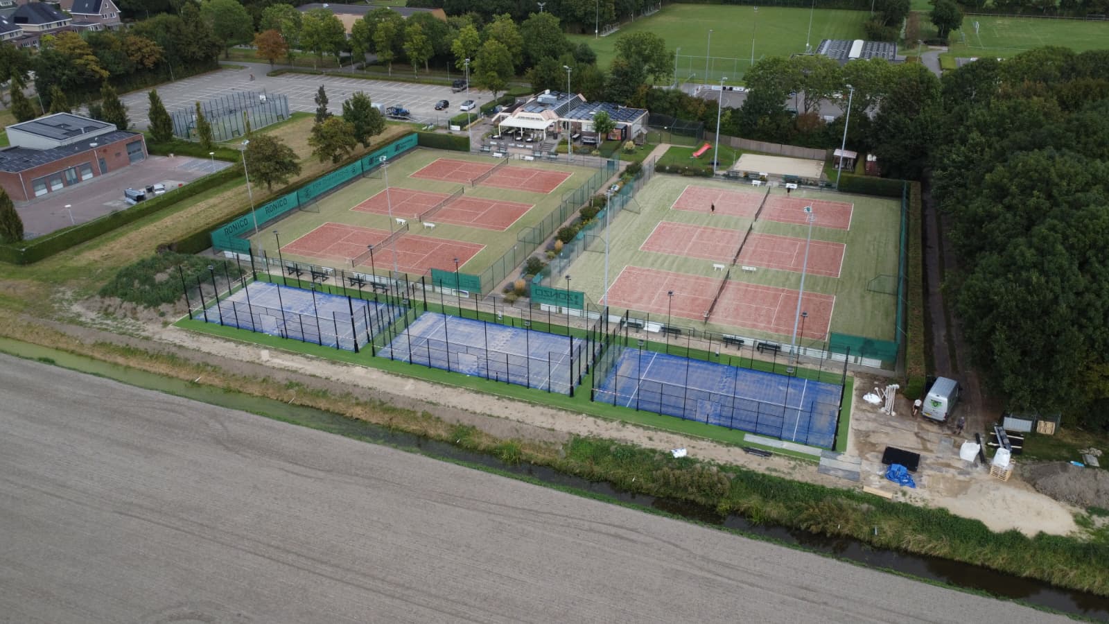 Tennisbanen 1 a20648c5 c1d3 41cd 8ebe bd19b5a60b5e