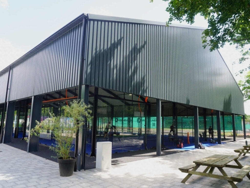 Productpresentatie padeloverkappingen 4 2 1