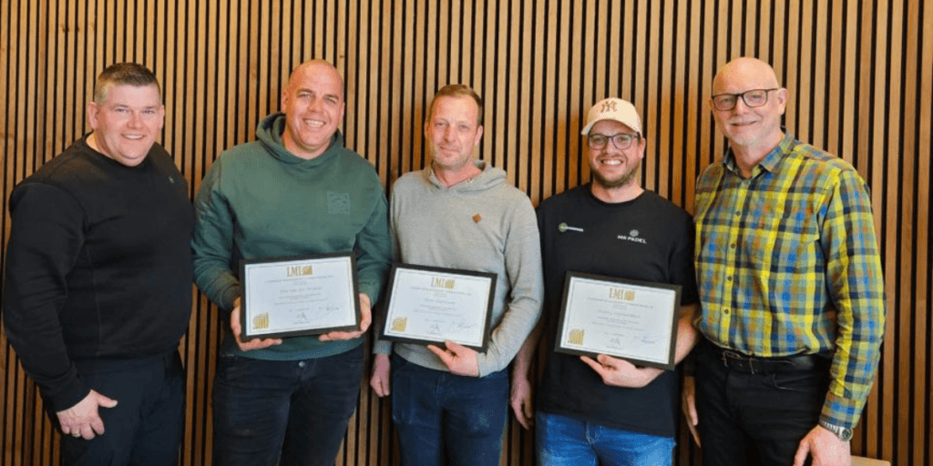 Tim van der Meulen, Peter Oudshoorn en Kenny Leijendekkers, die onlangs hun LMI-certificaat hebben behaald.