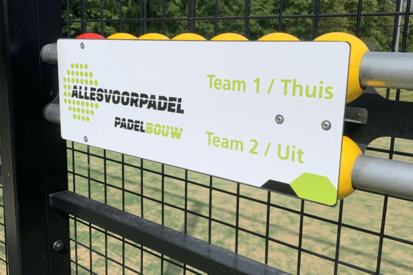 Meubiliar 7 scorebord padelbaan